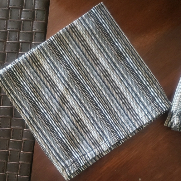 Elegant Striped Table Napkins - Picture 4 of 4
